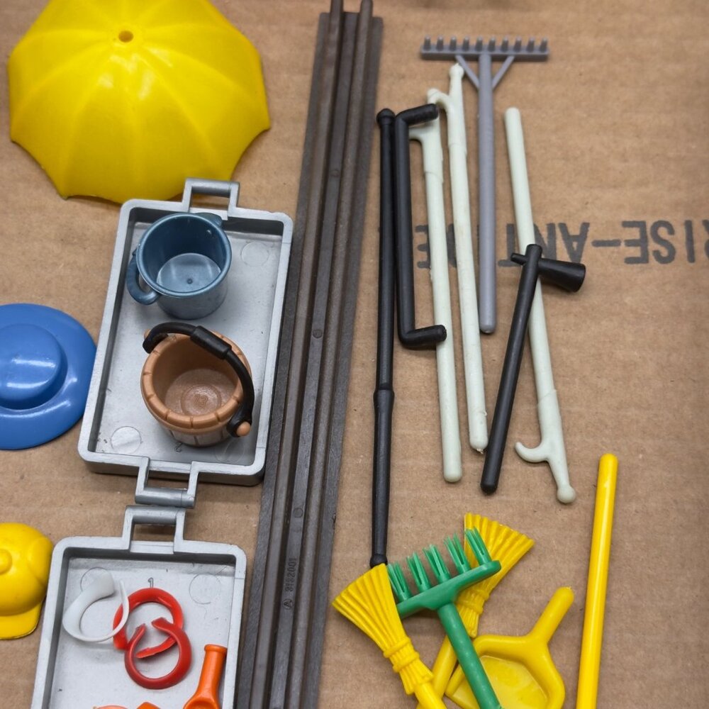 Vintage Playmobil People Accessories Lot Stop Light Hats Tools Parking Meter Etc - Picture 6 of 16